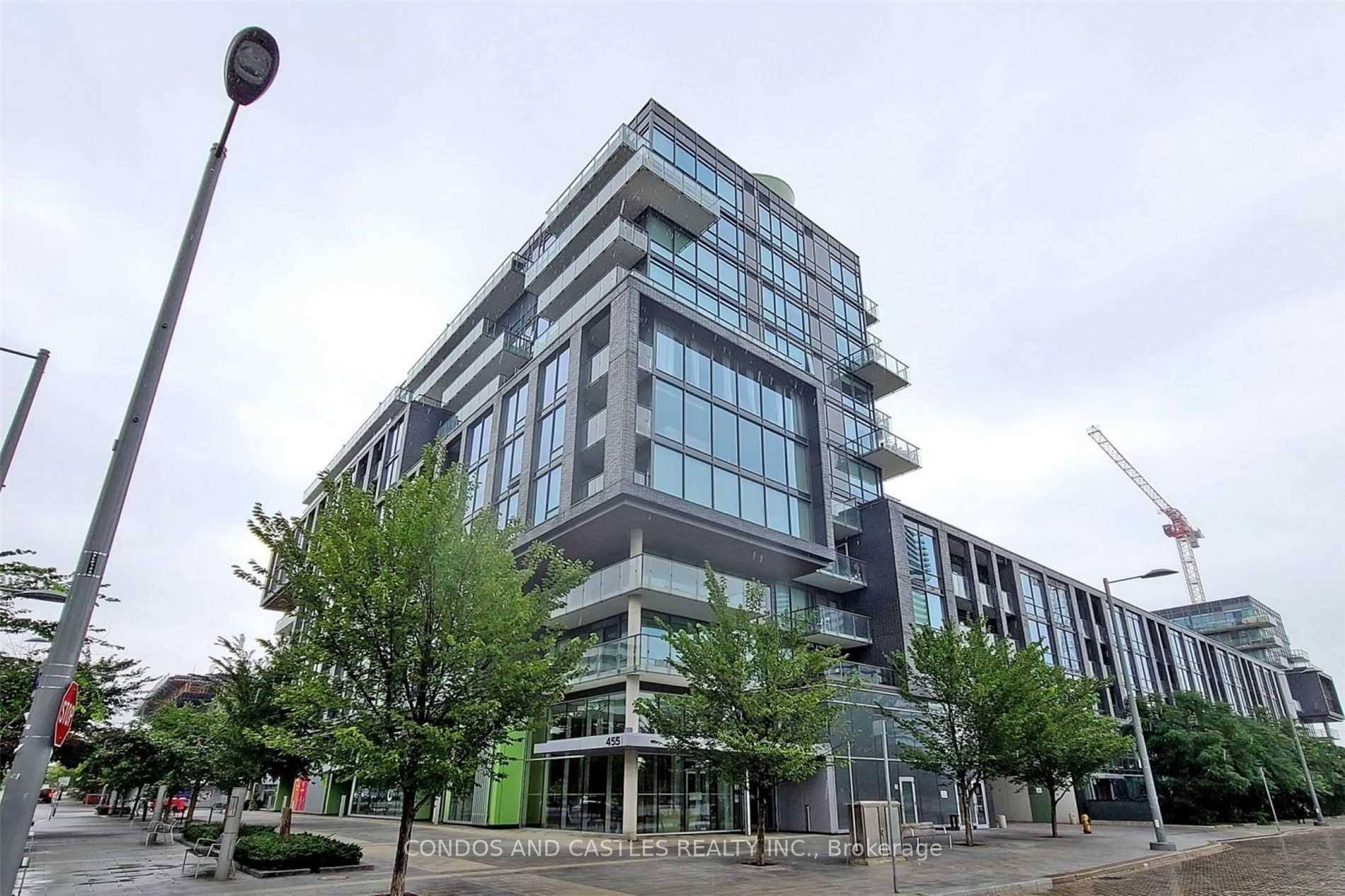 Experience the award winning lifestyle of the Canary District !
