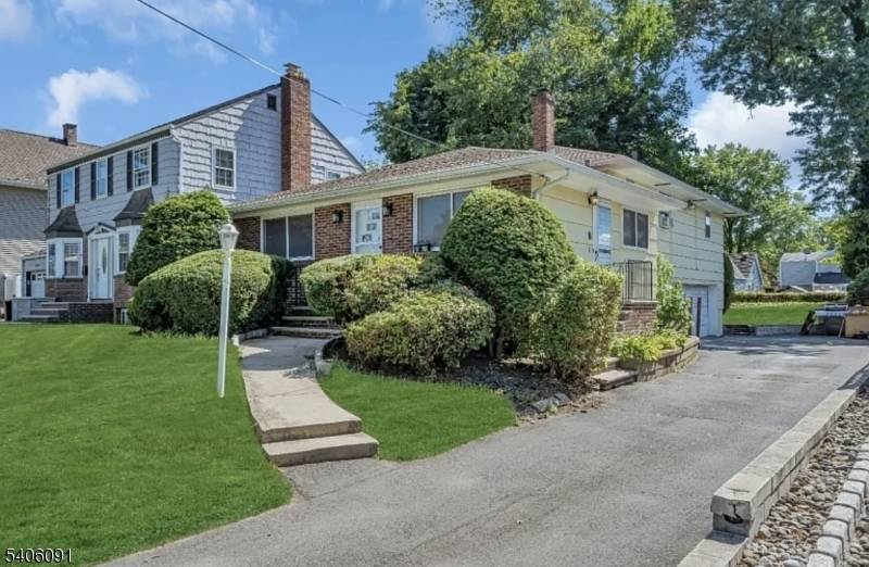 What a great location in the desirable Inman Heights section of Rahway !