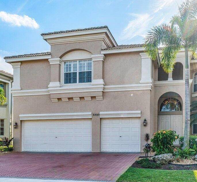 This incredible lake front pool home, with 4 large sized bedrooms each with huge walk in closets, 4 full bathrooms, a den and a game room that can easily be ...