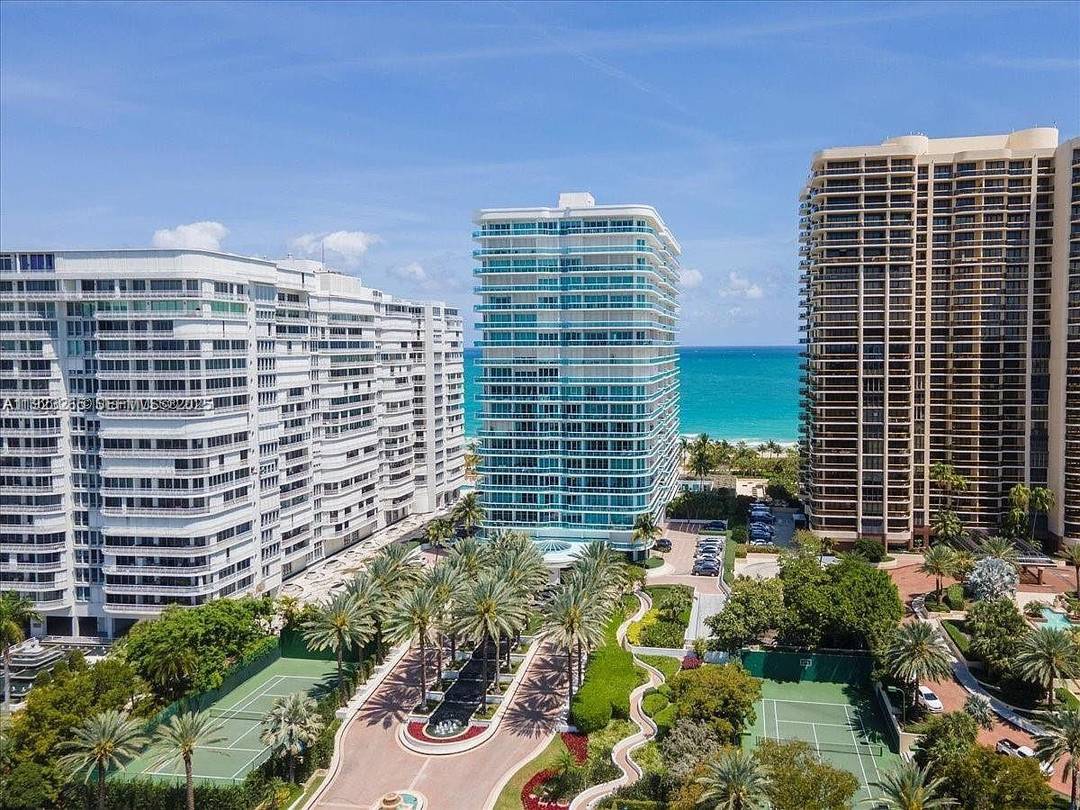 Welcome to luxury living at The Palace, one of Bal Harbour s most prestigious oceanfront addresses.