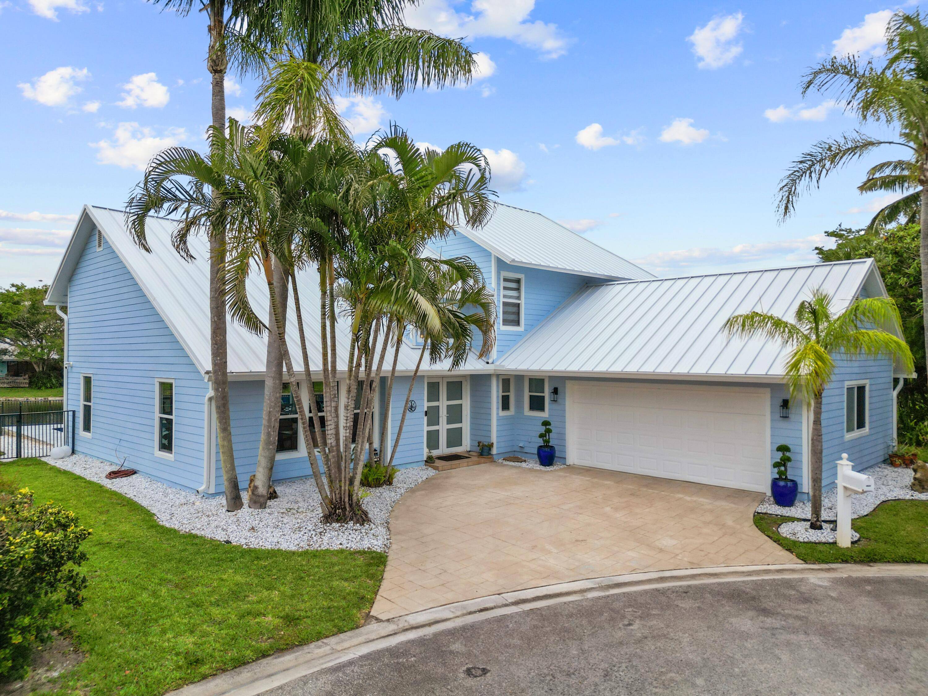 PRICED BELOW RECENT INDEPENDANT APPRAISED VALUE !