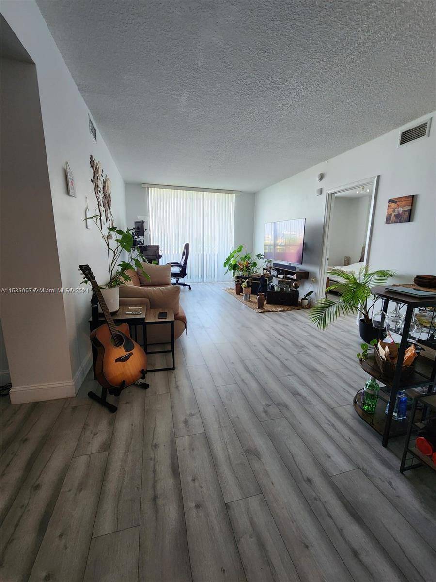 Beautiful and fully furnished 2 bedrooms, 2 bathrooms apartment at the exclusive condo The Venture East just walking distance from Publix, Banks, Restaurants, Walgreens, and much more.