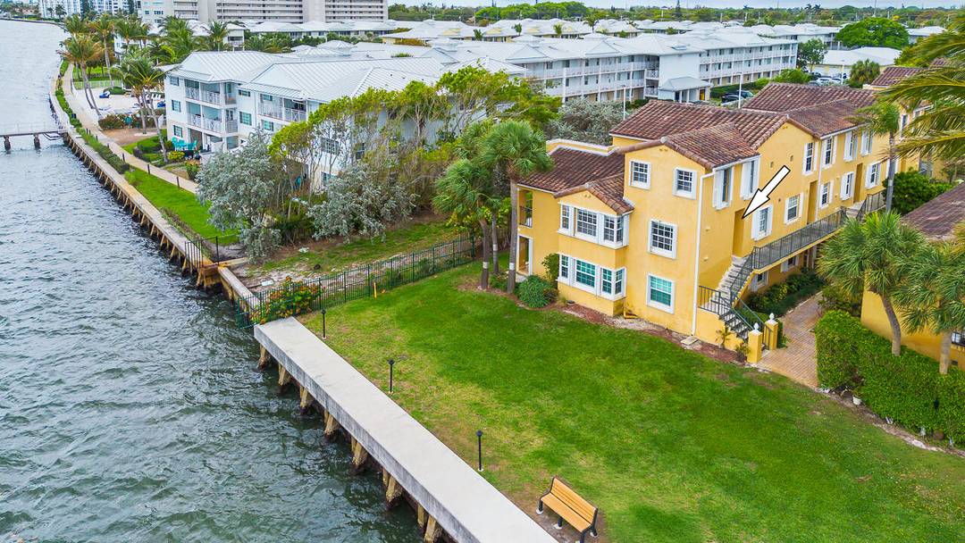Fully renovated waterfront condo rental in West Palm Beach.
