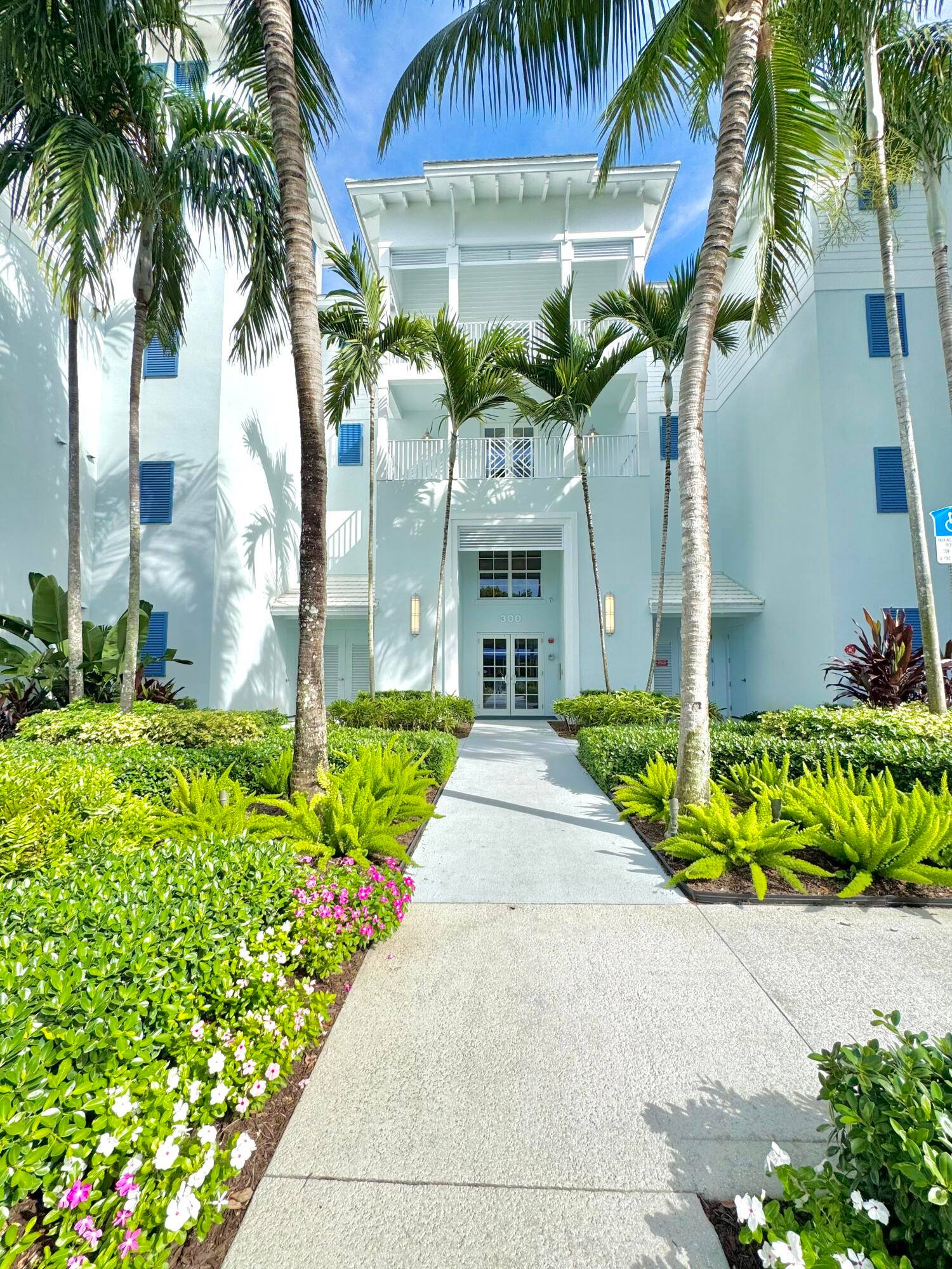 WELCOME TO RESORT STYLE LIVING !