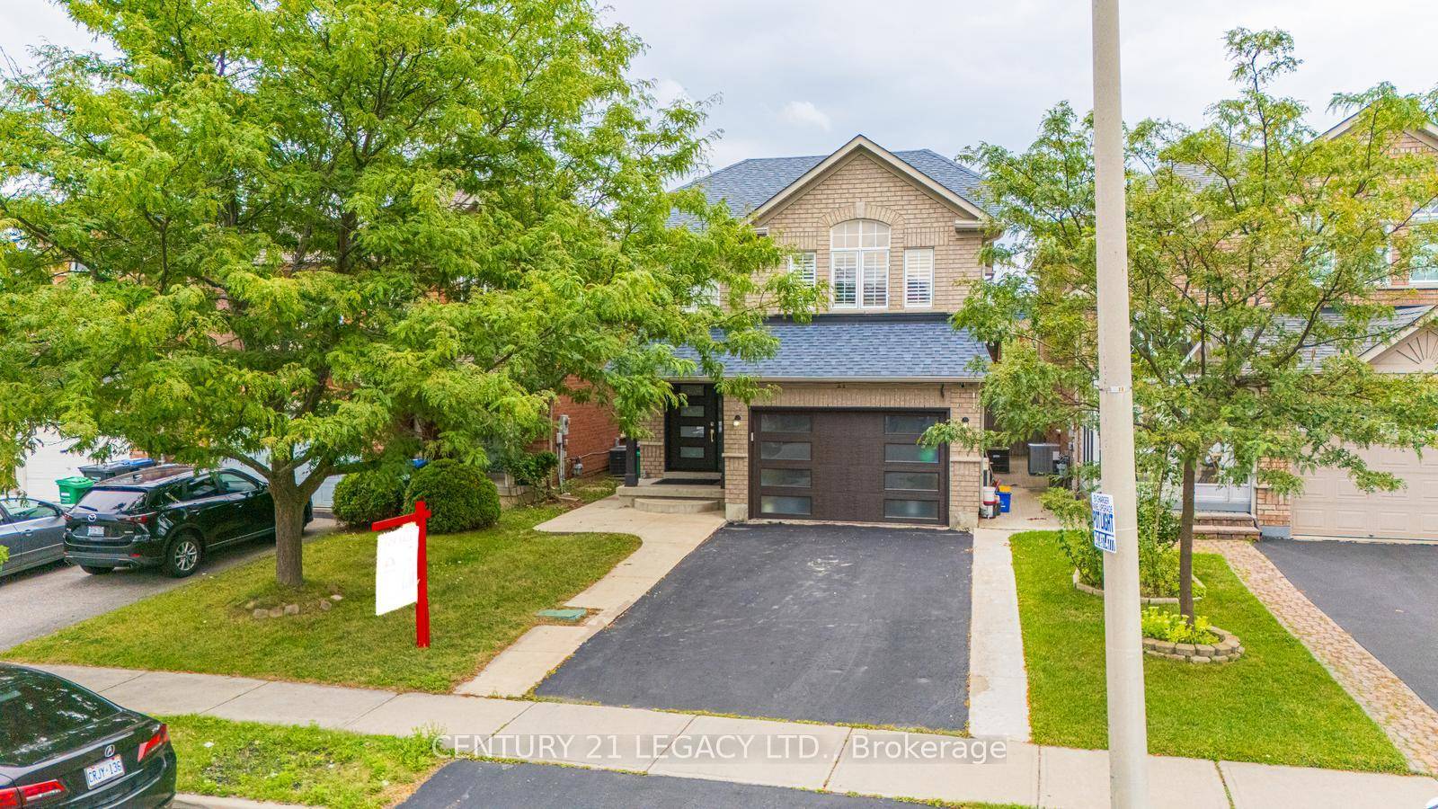 4 bedroom detached with 2 bedroom LEGAL basement apartment.