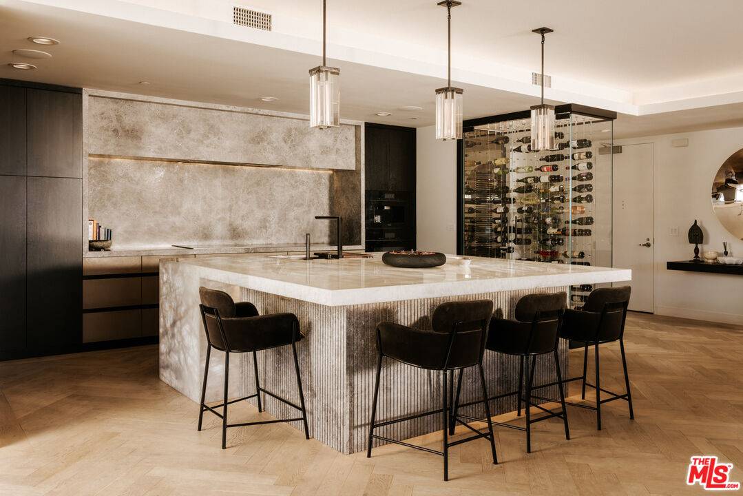 6250   Hollywood Blvd 3BR Hollywood Hills East La