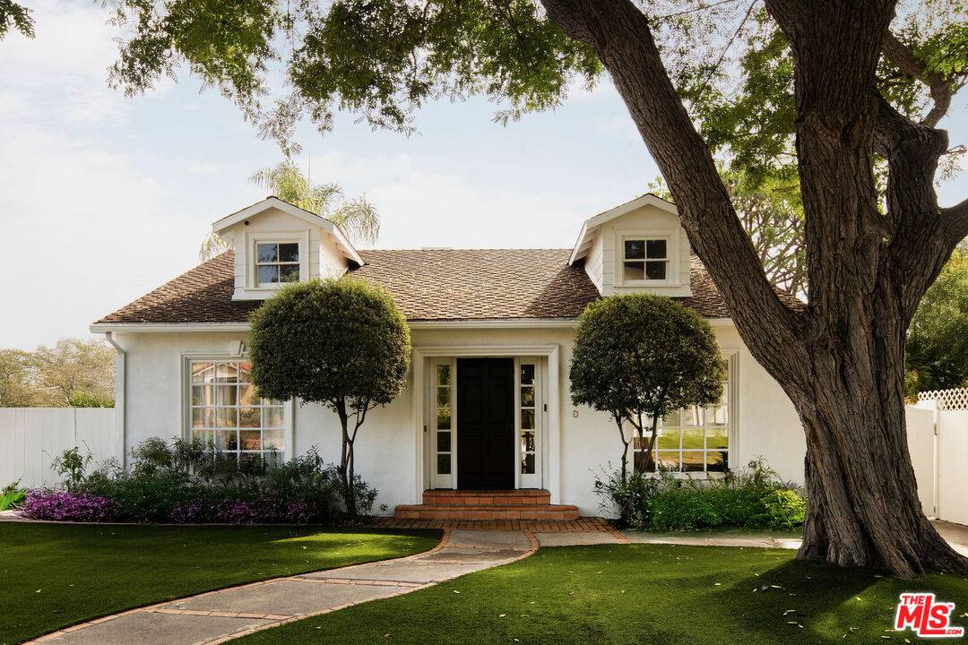 340  N Beachwood Dr 3BR Mid Wilshire La