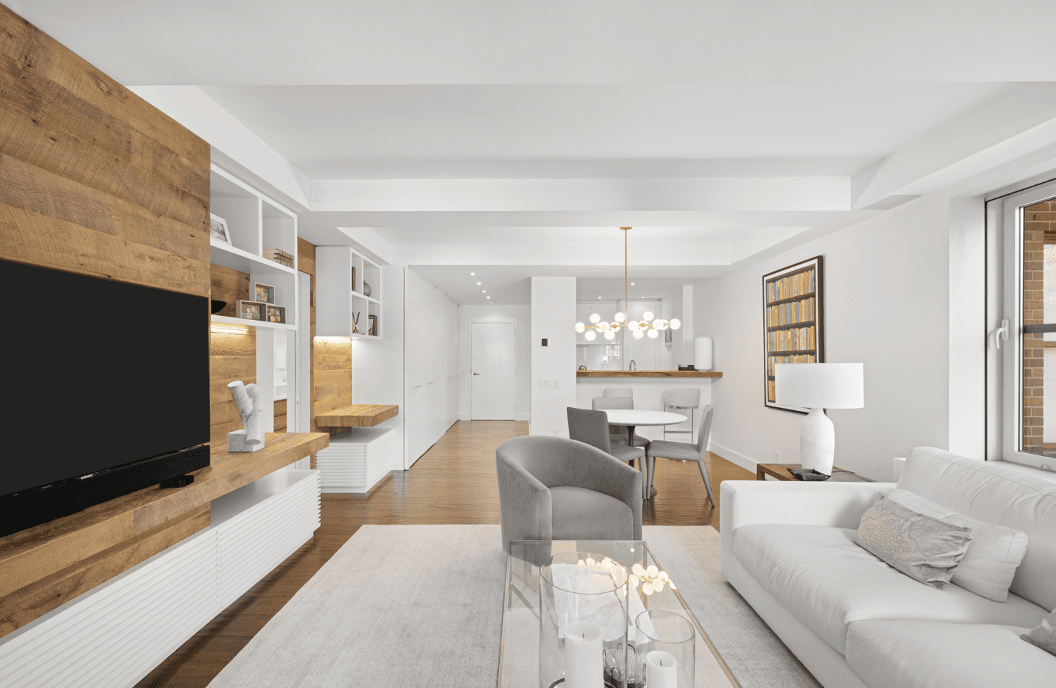 Welcome home to Unit 10C at 40 East 61st Street in the heart of Manhattan.