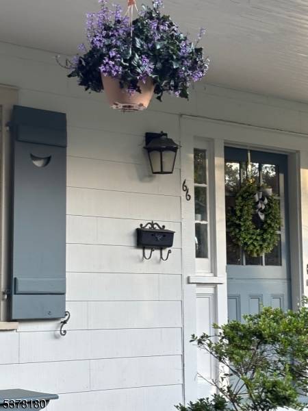 Welcome to this Enchanting Dutch Colonial in the heart of The Cedars sought after area known for it's tree lined streets and Urban Feel.