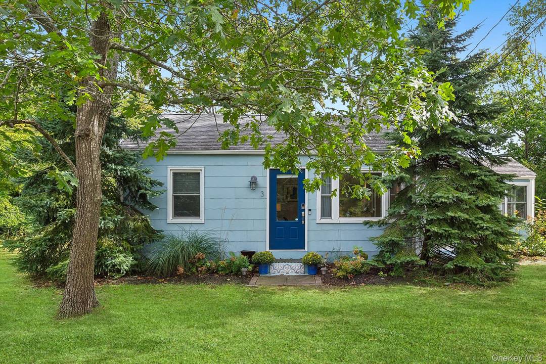 Cozy Coastal Cottage Tucked away in the peaceful Hampton Point Community of East Quogue, this thoughtfully updated 2 bedroom, 1 bath cottage is perfect for those seeking a quiet summer ...