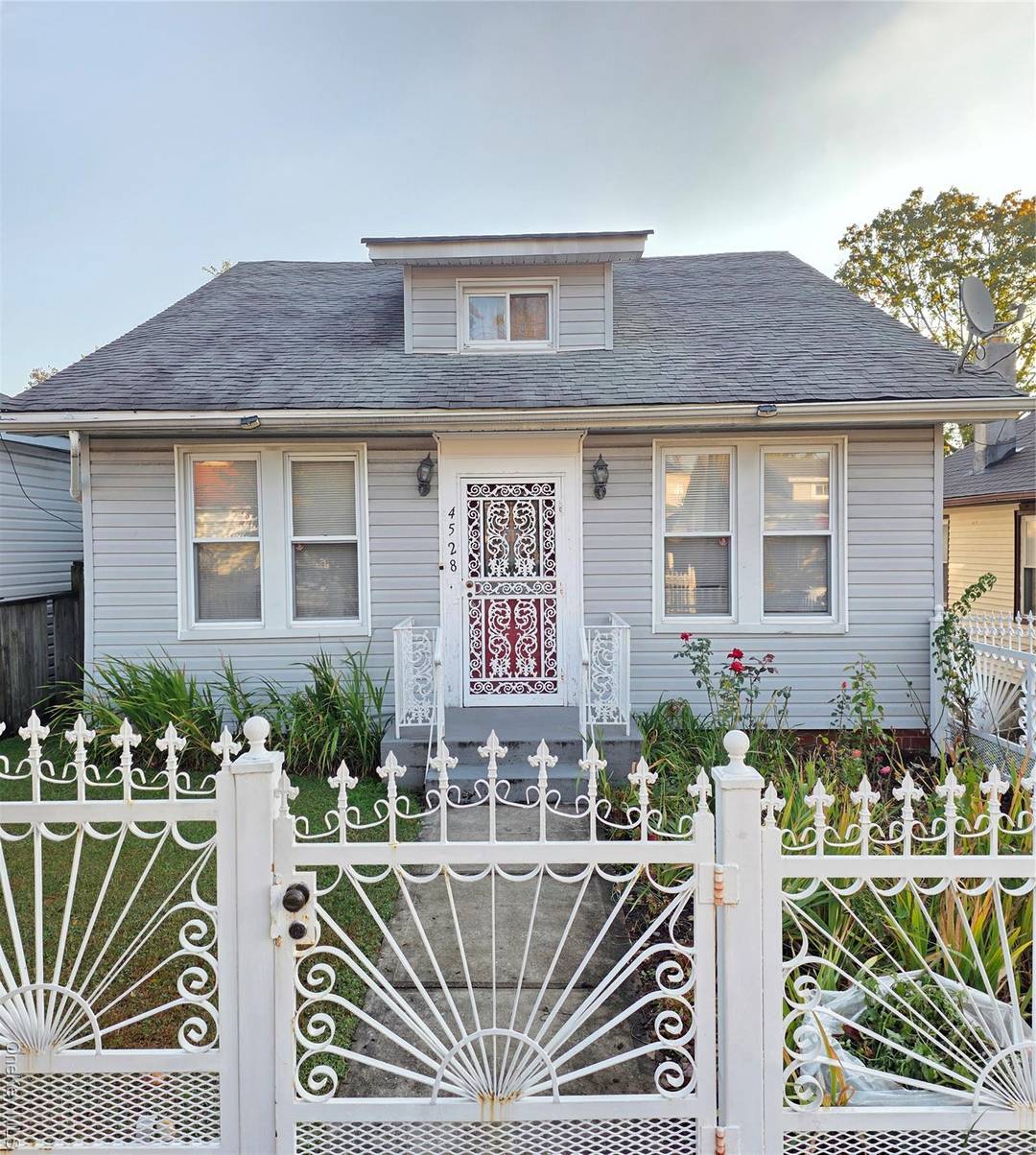 Charming 4 bedroom, 2 bath Cape in desirable Wakefield !