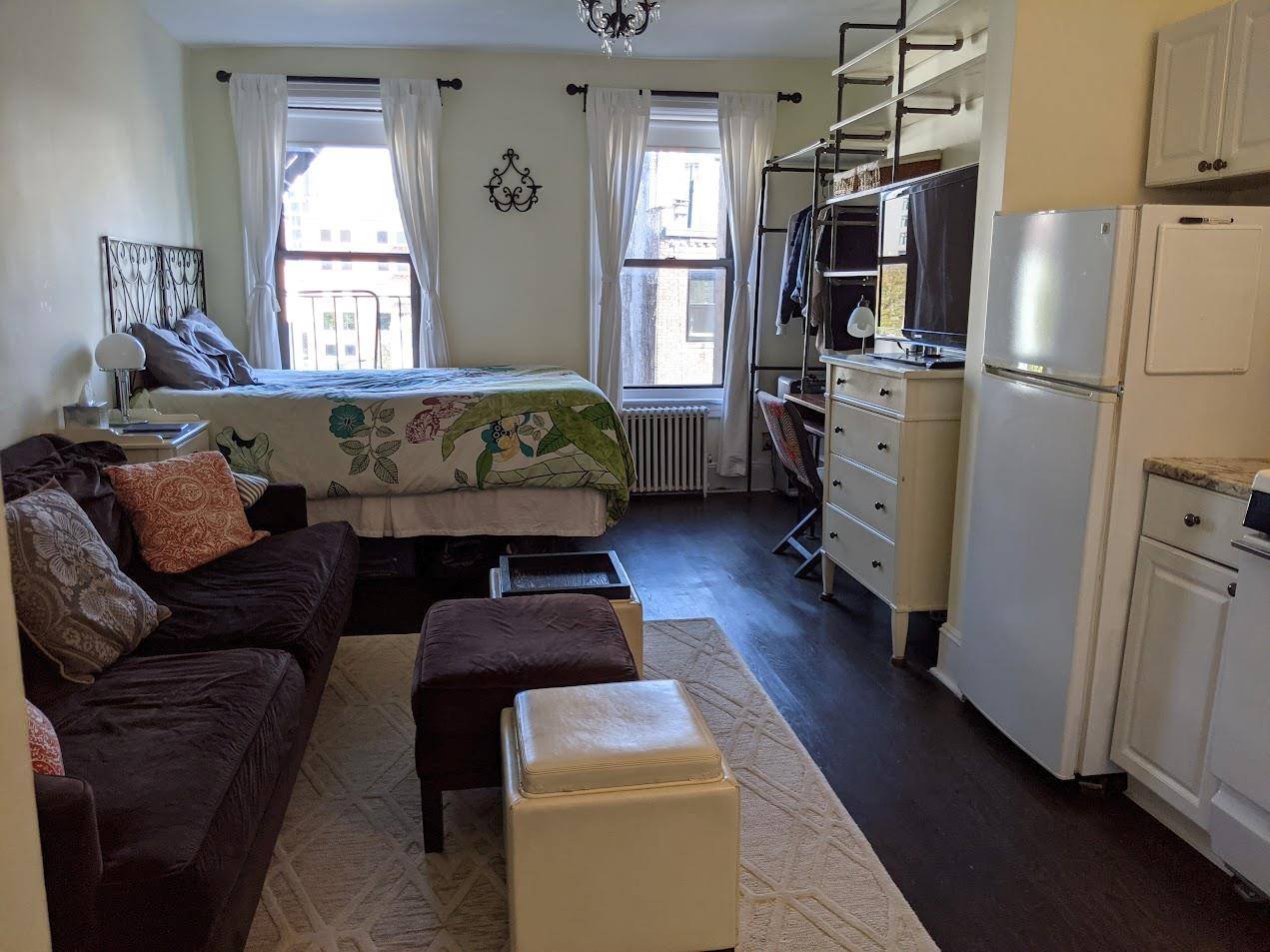 Welcome to the charming coop at 51 Jane Street, Unit 20 !