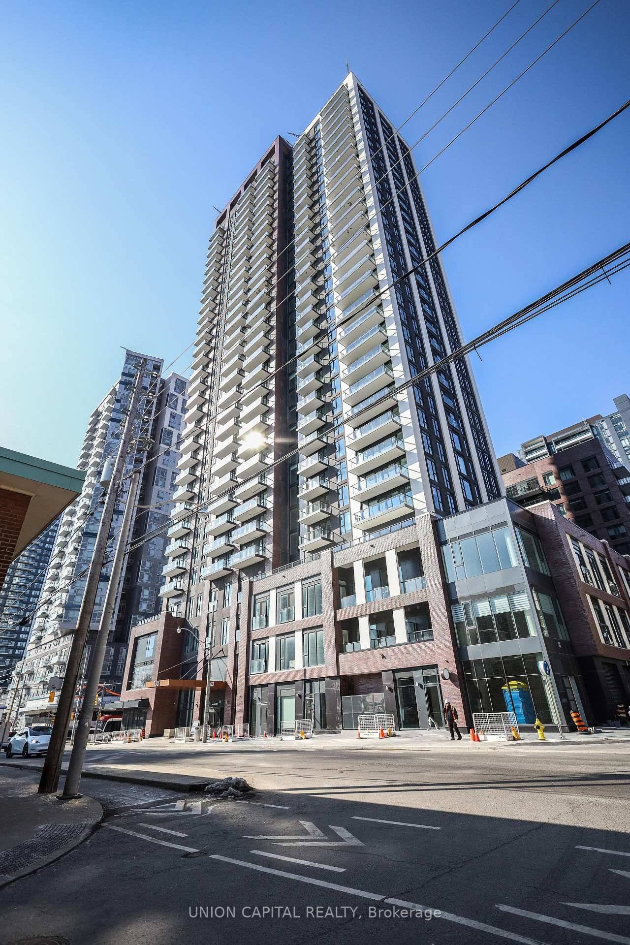 FAMILY SIZED CONDO Spacious 3 Bedroom Den Condo with Parking amp ; Locker great for FAMILIES and roommates.