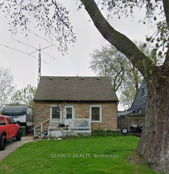 Welcome to this cozy 1. 5 Storey 3 Bedroom Detached home located in Hamilton's sought after Normanhurst neighborhood this well cared for family home offers comfortable living, functional layout and ...