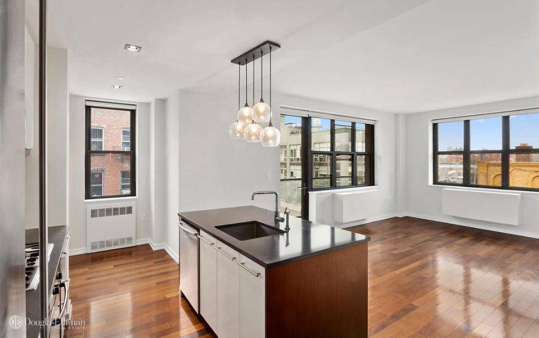 AVAILABLE FOR MOVE IN 9 9 24PRIVATE PARKING SPACE AVAILABLE FOR ADDITIONAL 300 moNow available expansive 814 square foot 1.