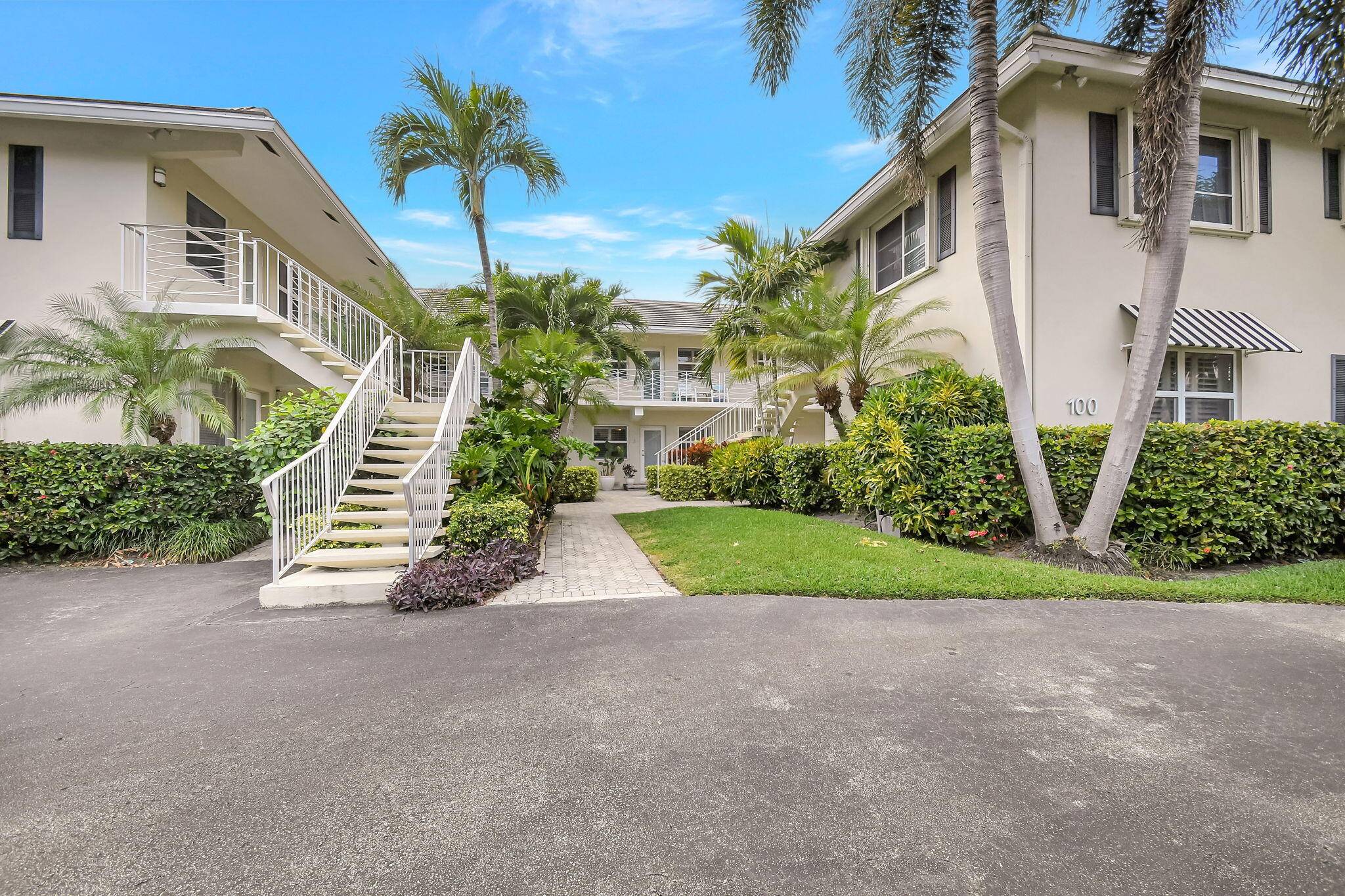 Welcome to East Delray living at its finest with this charming beachside condo.