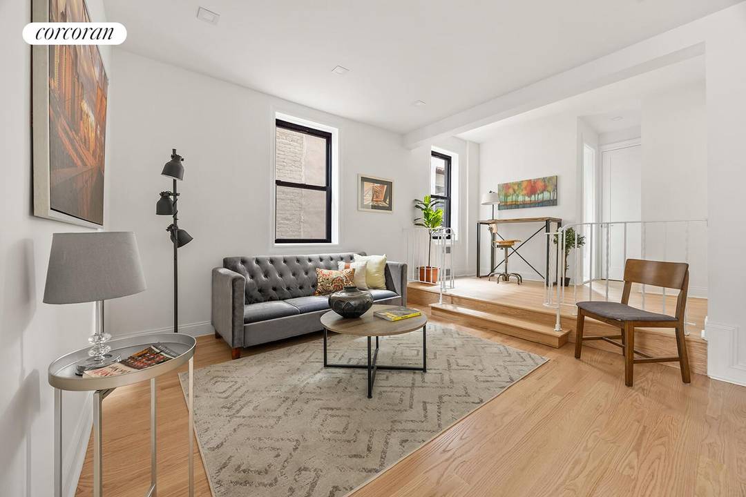 BROOKLYN HEIGHTS at its finest !