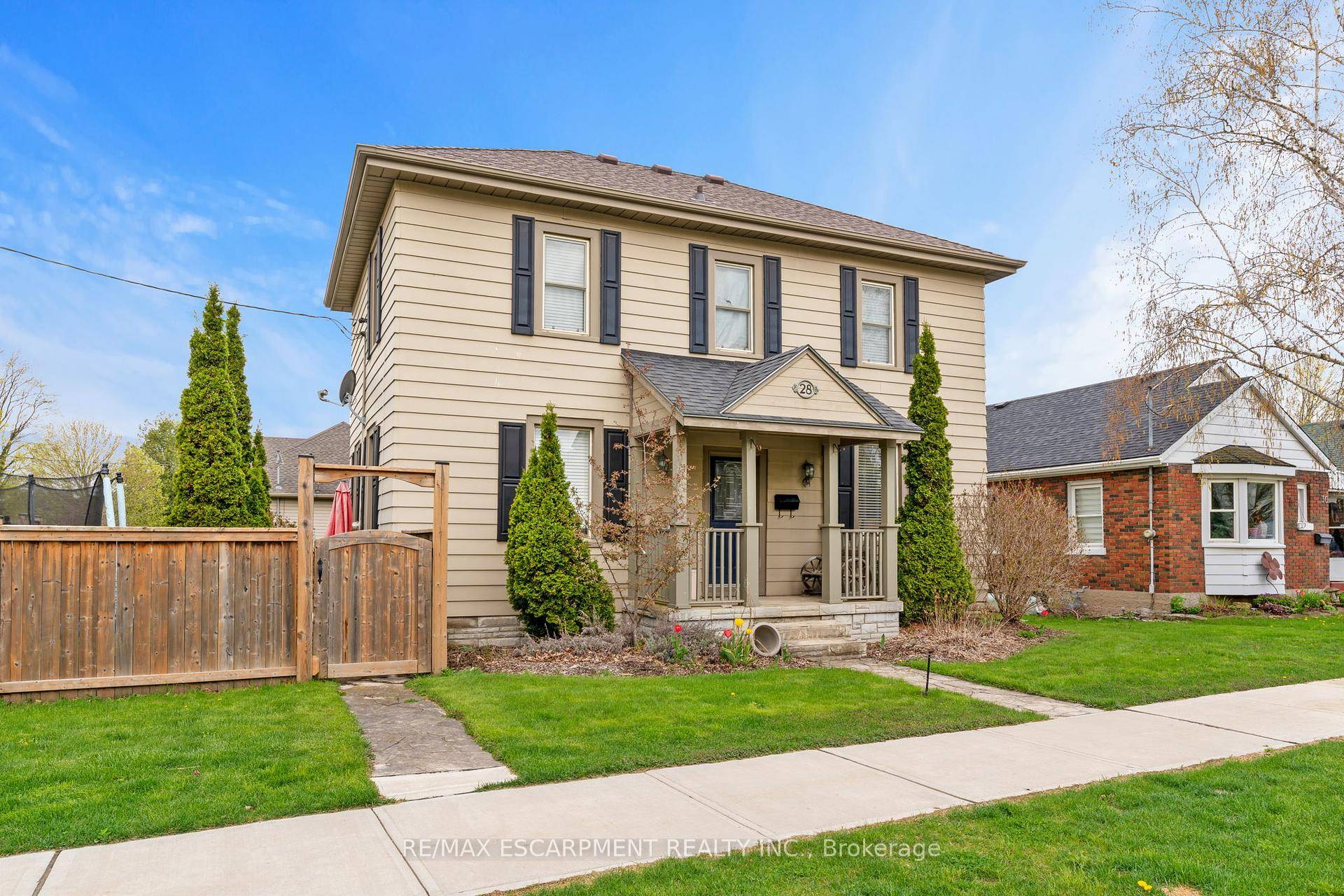Welcome to this beautifully updated 2 storey home, ideally located on a sought after corner lot in the charming town of Paris.