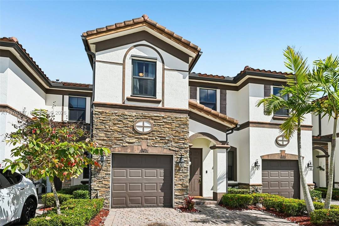 This beautiful 2 story townhome, nestled within Turquesa by Lennar, offers the perfect combination of comfort, convenience, and long term value.