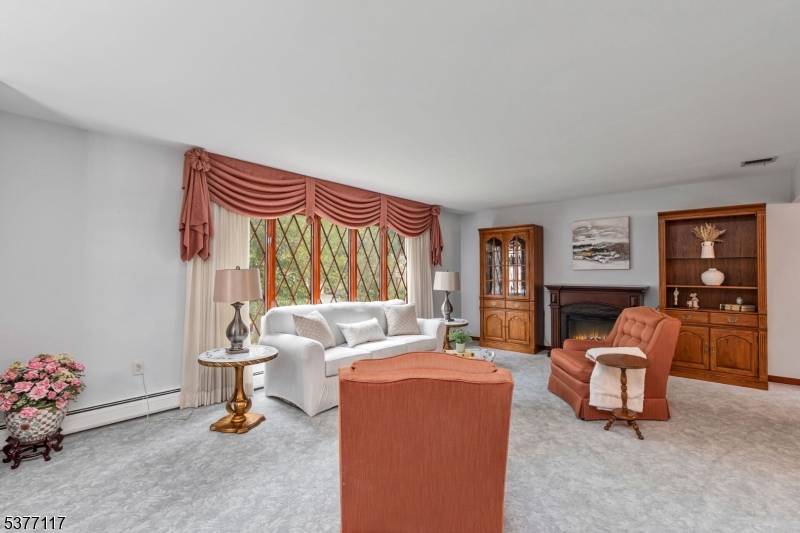 Welcome to this spacious and versatile 4 bedroom, 3.