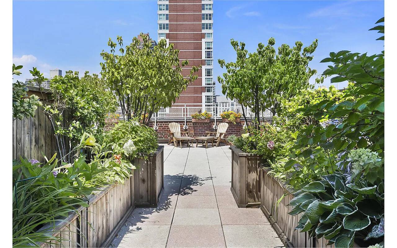 Freshly painted, this quiet alcove studio home with a view of the newly renovated courtyard garden and a lot of blue sky is in the best Coop on the Upper ...