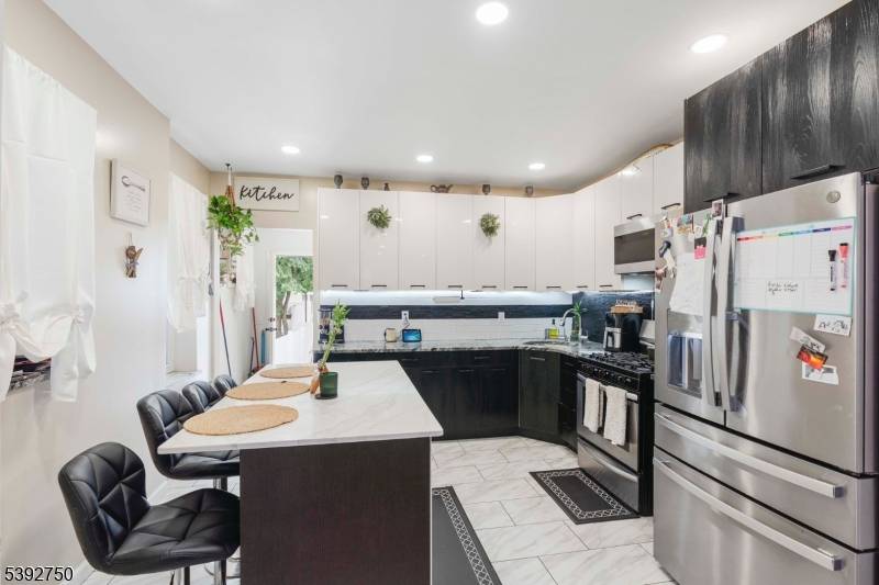 Welcome to 830 Grove St in beautiful South Elmora, Elizabeth !