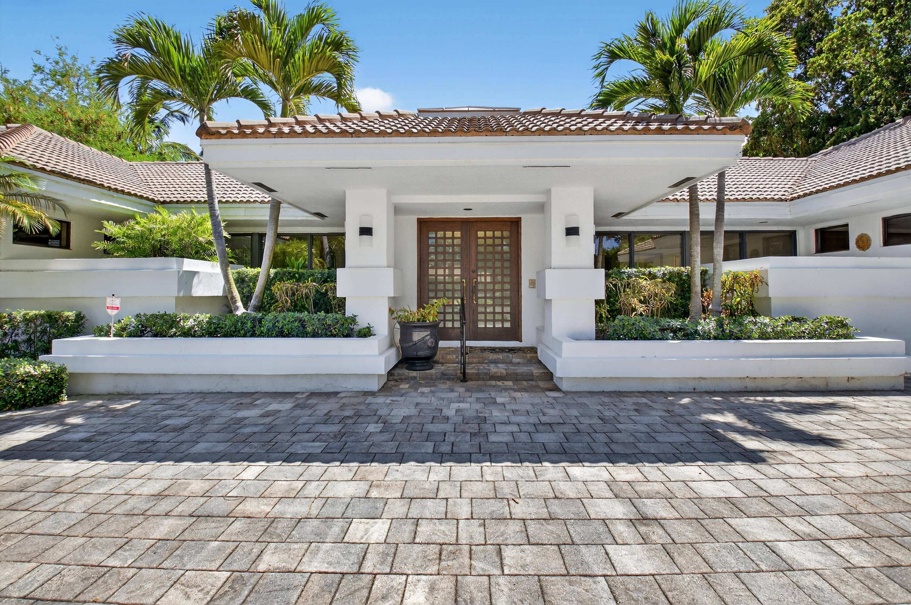 Rare opportunity to own a gem in the highly sought after Mahogany Bend.