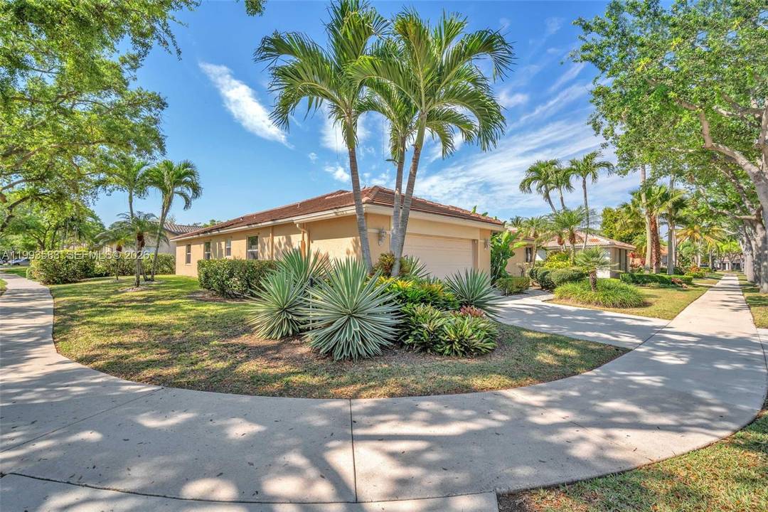 Welcome to 290 Landings Blvd, Weston, FL, a spacious one story home in The Landings at Weston offering the layout, lot, and location many buyers are searching for.