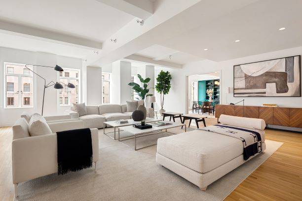 Enjoy optimal luxury and a distinguished lifestyle on New York City's most exclusive residential corridor, coveted Park Avenue.