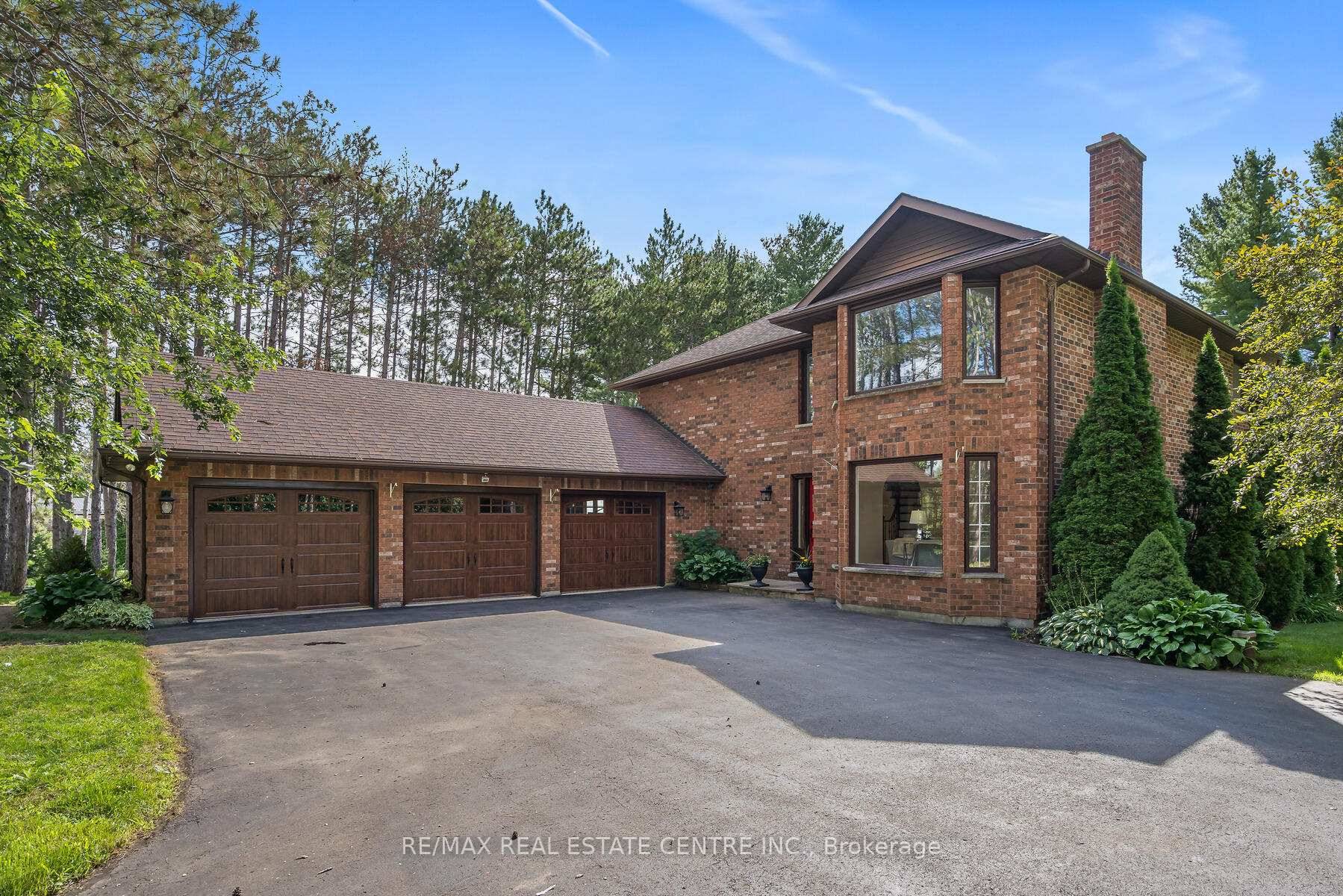Welcome to prestigious Pine Ridge Rd One of the most sought after estate communities in Erin.