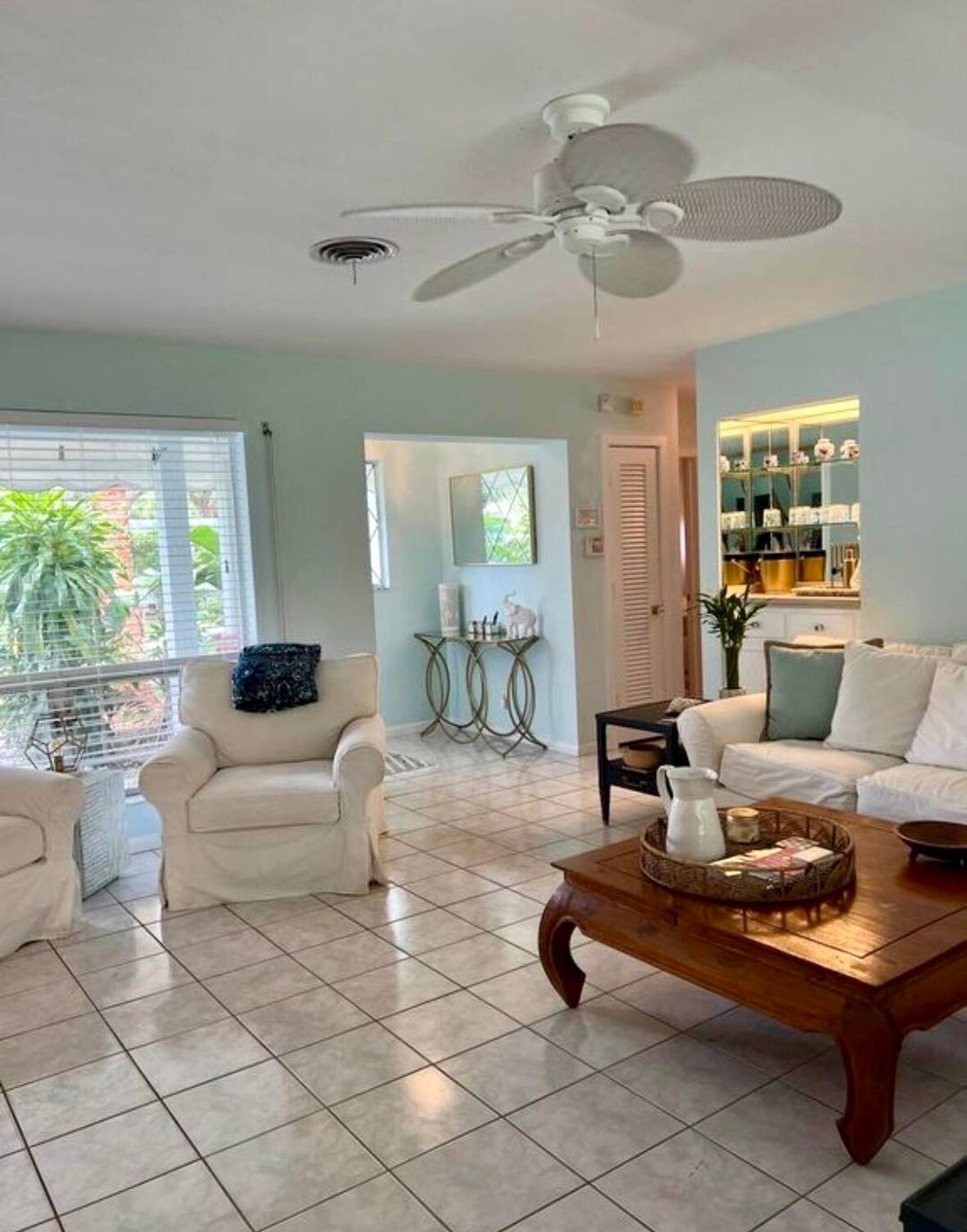 Charming 3 bedroom 2 bath furnished home for Annual short term considered lease, perfectly located in the quiet, family friendly, established, highly sought after neighborhood of Royal Oak Hills.