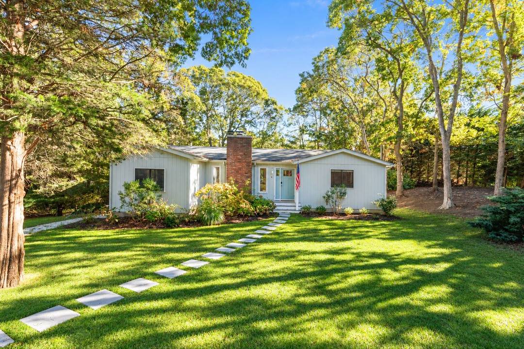Easy Summer Living in Shinnecock Hills