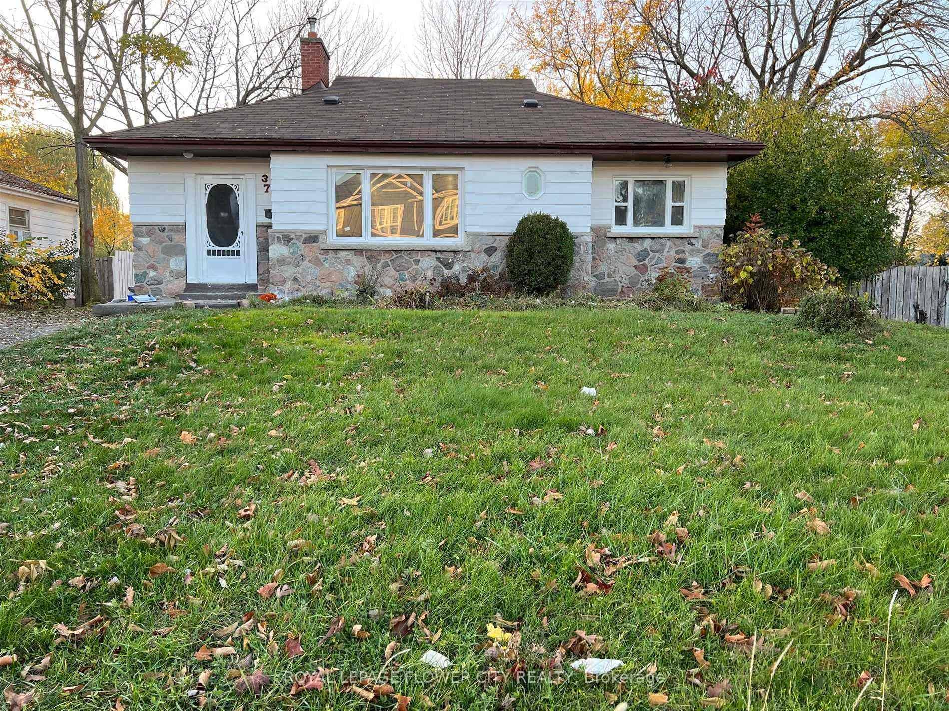 Detached 3 bedroom bungalow in prime location.