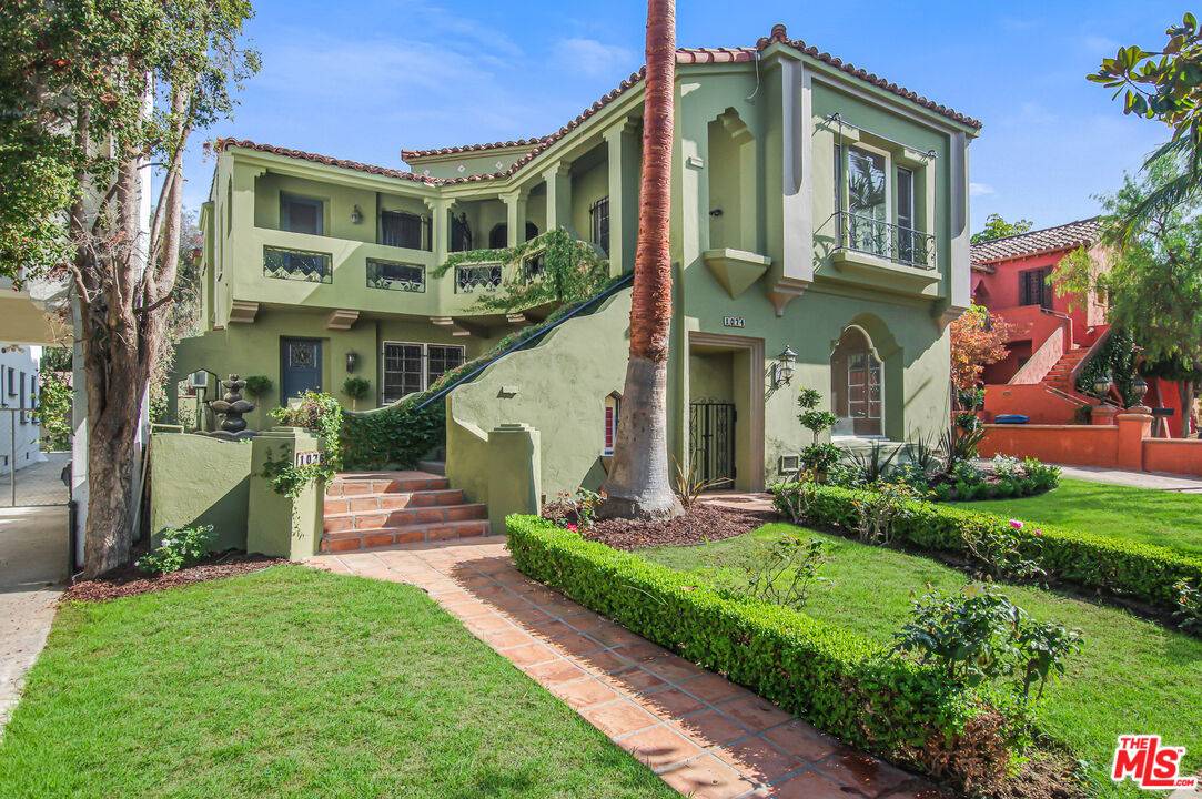 1074  S Genesee Ave 5BR La