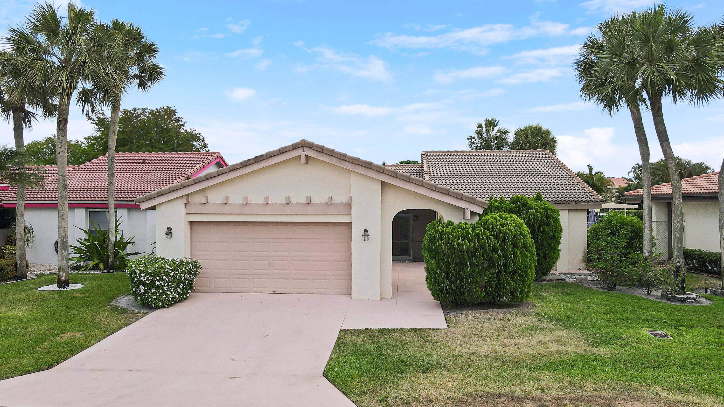 Welcome to 5695 Lakeview Mews Drive in the heart of Boynton Beach.