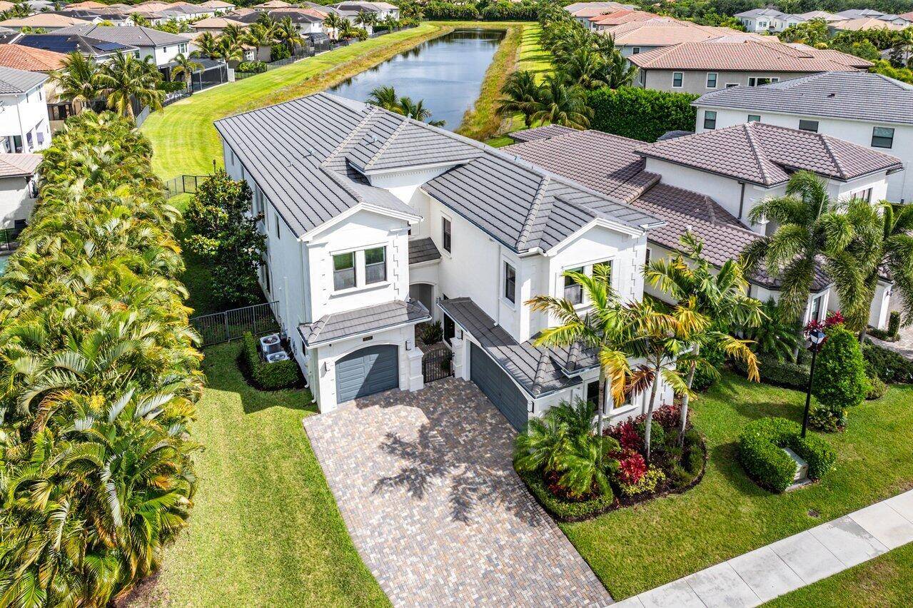 Highly sought after 5 Bedroom Anabelle floor plan ideally set on an oversized property with long lake views in Seven Bridges.