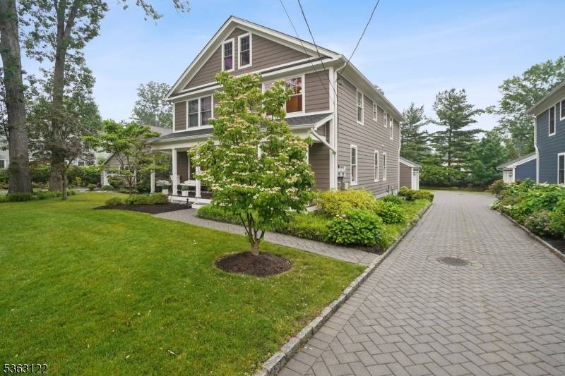 A few blocks from town and train, bright sunny newer construction condo offers 3 levels of beautiful living.