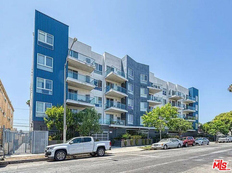 105  S Mariposa Ave 2BR Mid Wilshire La