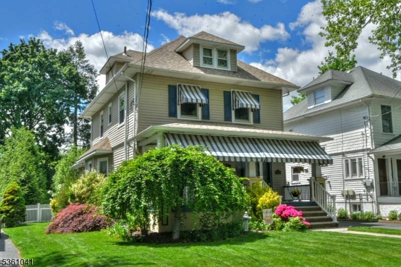Welcome home to this stunning 3 bedroom colonial in Hawthorne !