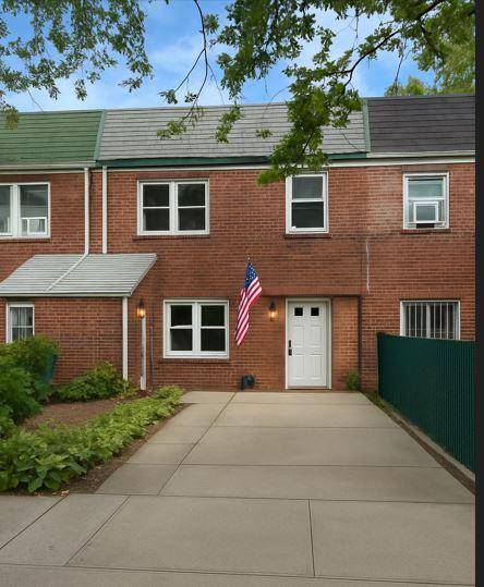 Affordable opportunity to own a 3 BR, 1 bath brick home in a prime area of Flushing near public transportation, shopping, parks, and schools.
