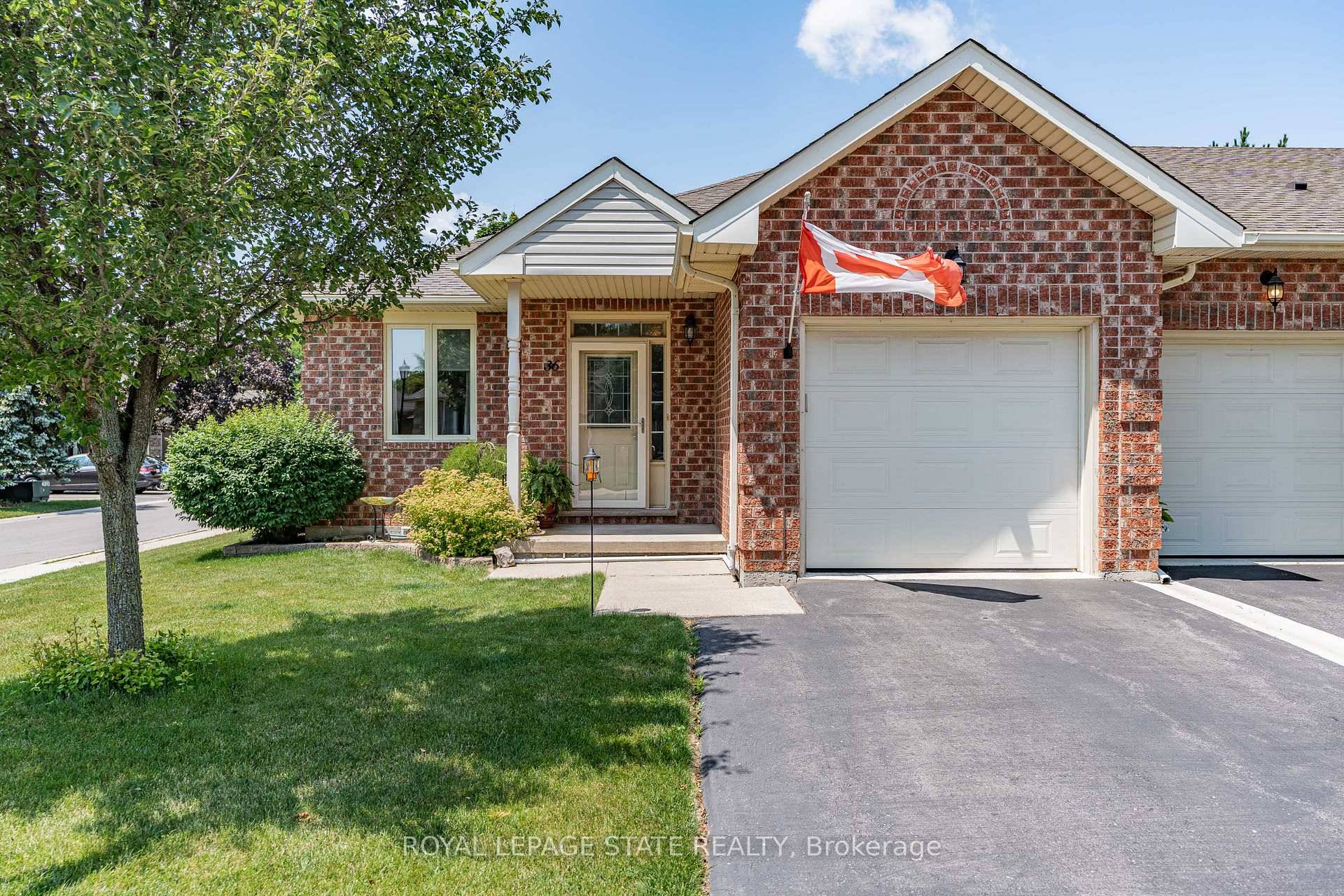 Beautifully maintained 1 1 bdrm, 2 bath end unit bungalow in the heart of Glanbrooks sought after Twenty Place community.