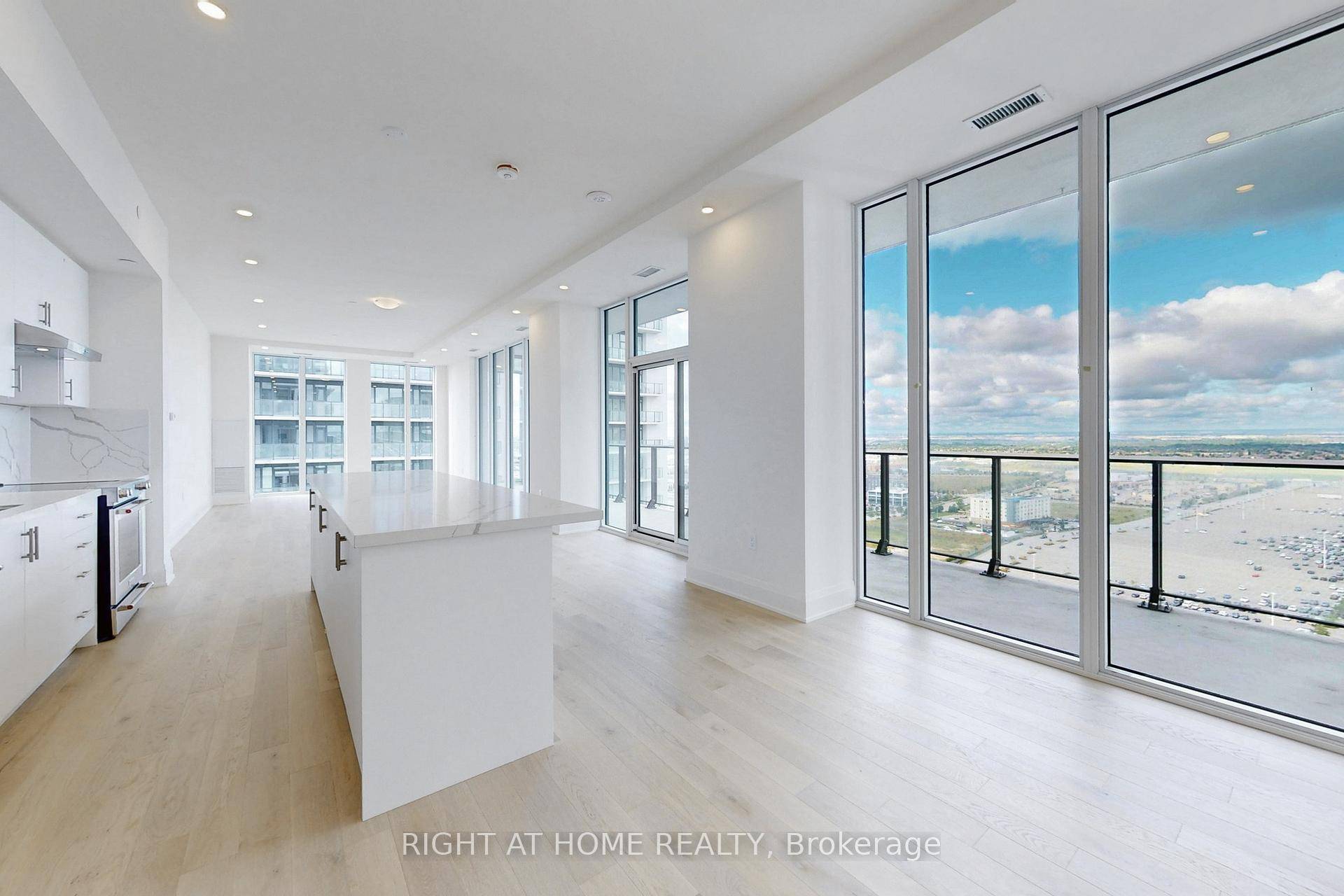 Experience the pinnacle of luxury living Charisma 2 on the park by Greenpark Homes in this stunning 2 bedroom, 3 bathroom penthouse 1555 sqft condo in the heart of Vaughan.