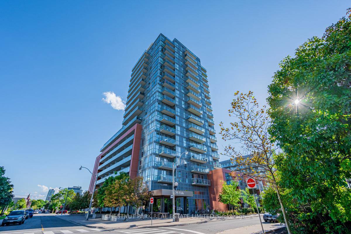 Bright 1 bed den with large balcony, parking amp ; locker overlooking green views of 20, 000sf Sky Park.