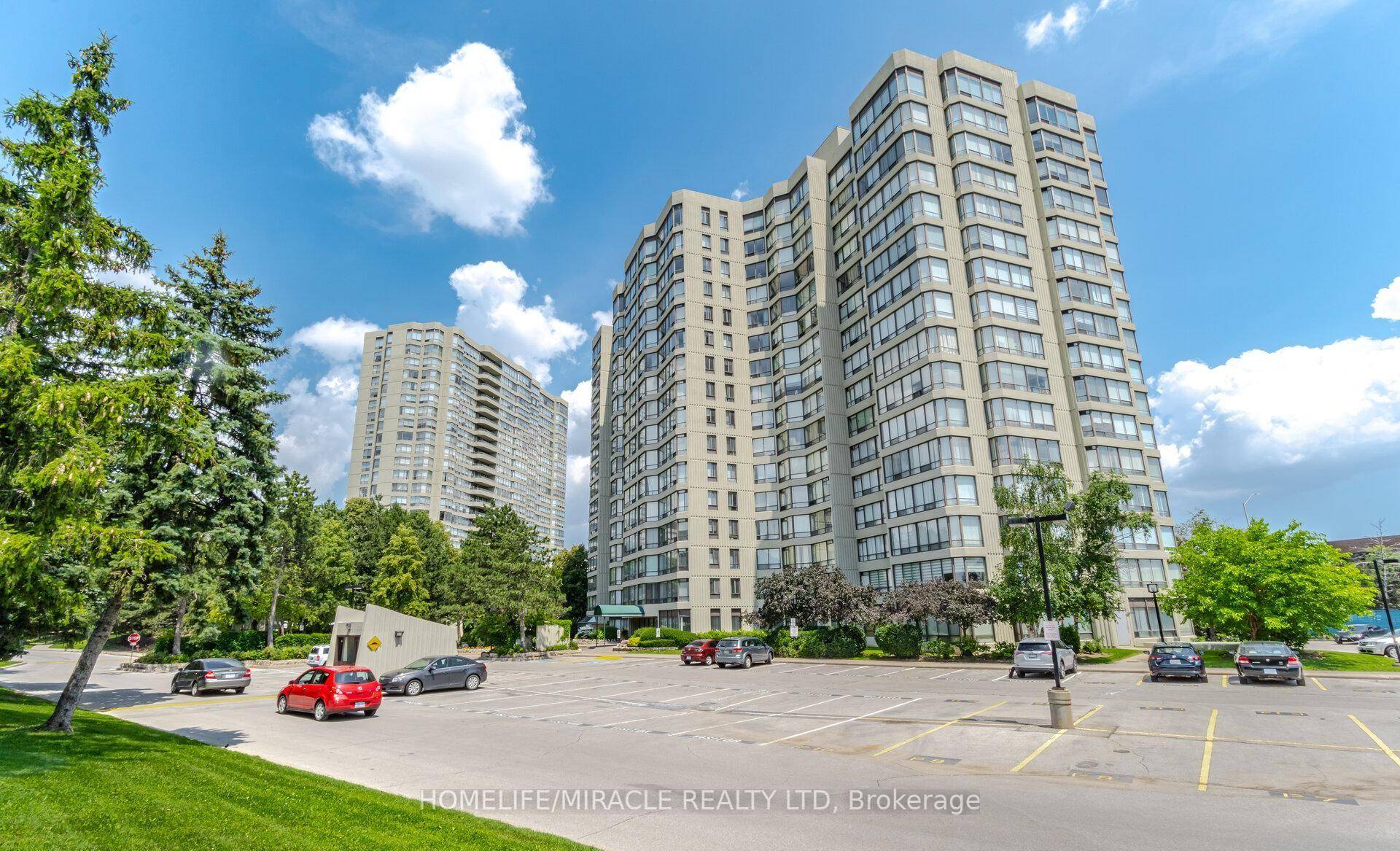 Exceptional Large Corner unit with Captivating Marthioest Colg Views !