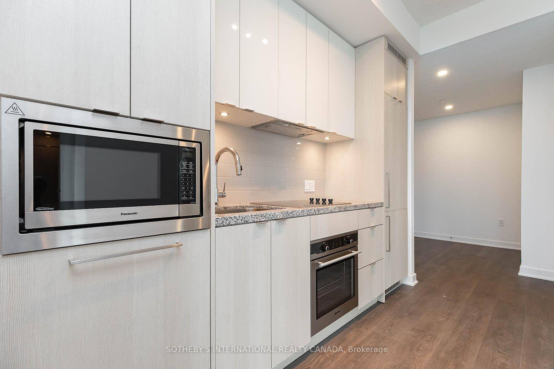 Beautiful 2 Bedroom 2 Bathroom Corner Unit In Toronto's Entertainment District.