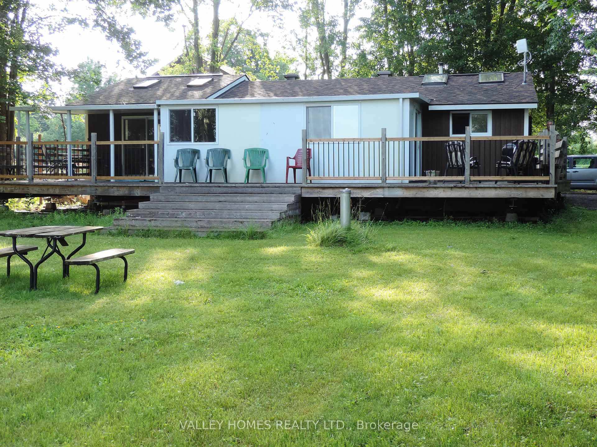 LOCATION, LOCATION WITH AMAZING SUNSETS, BEAUTIFUL WATERFRONT HOME OFF OF NINTH LINE, EASY COMMUTE TO THE CITY.