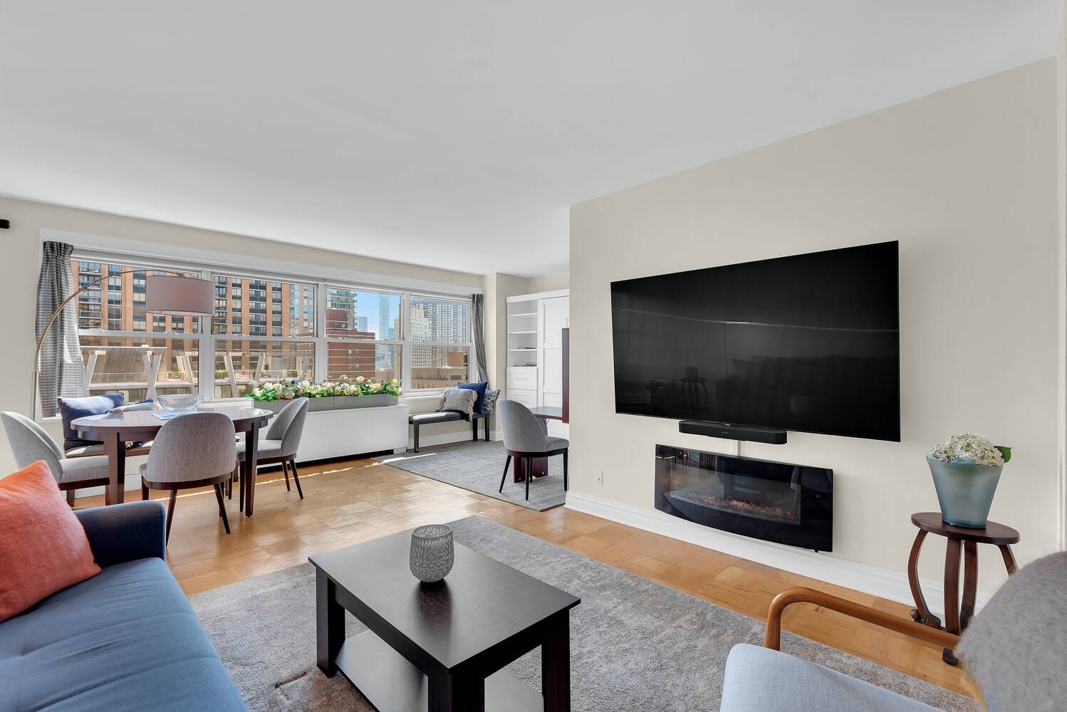 Perched above the city, this east facing L shaped alcove studio at Lincoln Towers offers exceptional light, serenity, and a truly rare view.
