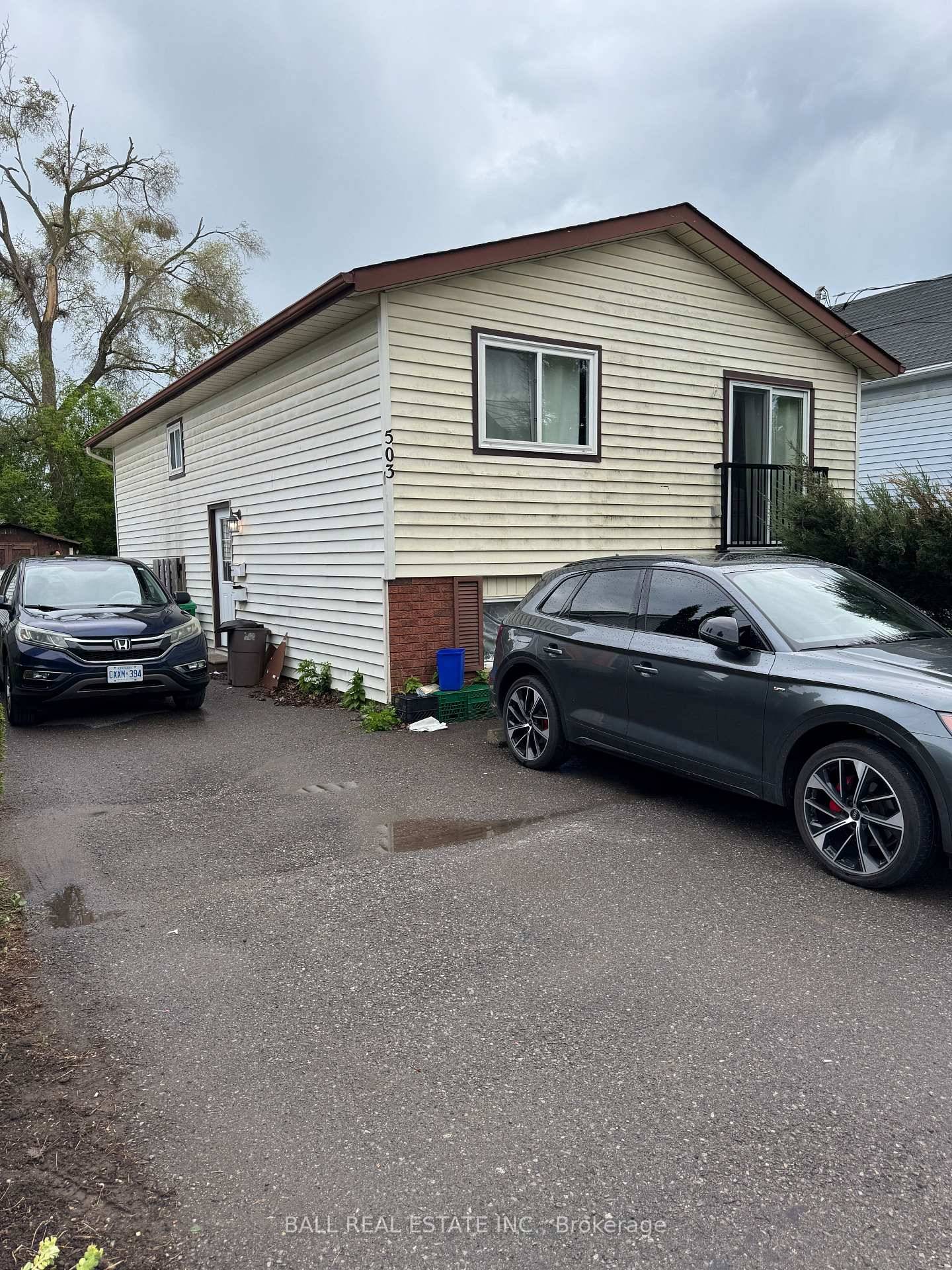Welcome to 503 Paterson Street in Peterborougha bright and inviting upper level unit offering 2 spacious bedrooms, 1 full bathroom, and a thoughtful layout that feels both open and functional.