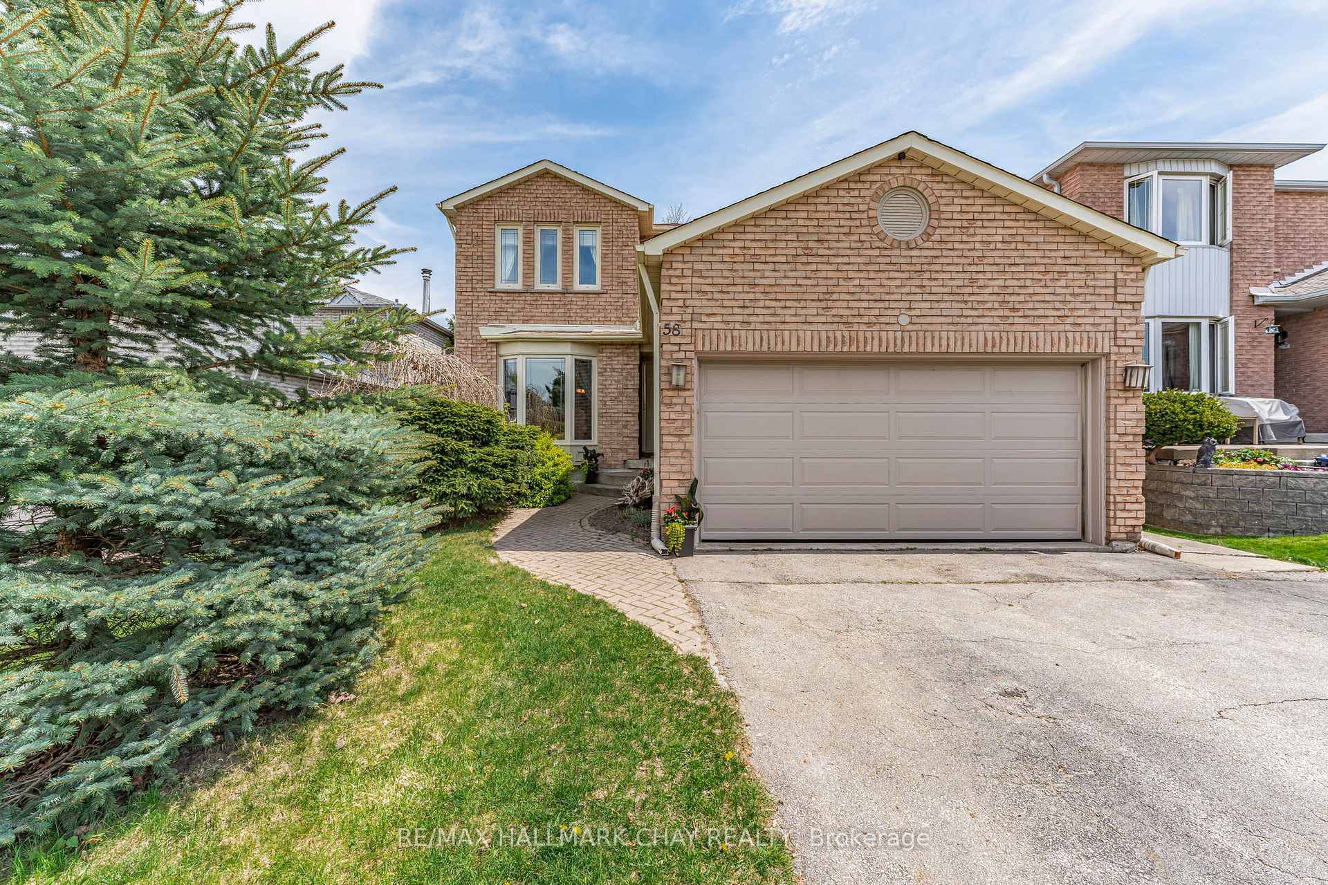 This beautifully maintained all brick home offers nearly 3, 000 sq.