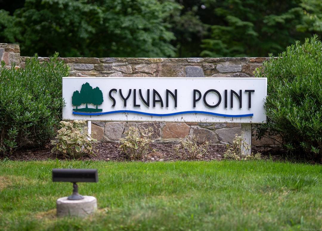 Luxurious 2 Bedroom, 2. 1 bathroom end unit condo in the Sylvan Point complex spans 1, 818 square feet of meticulously renovated water view living space.